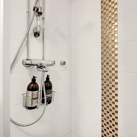 Adorable Arctic - Private Sauna & Free Parking Daire